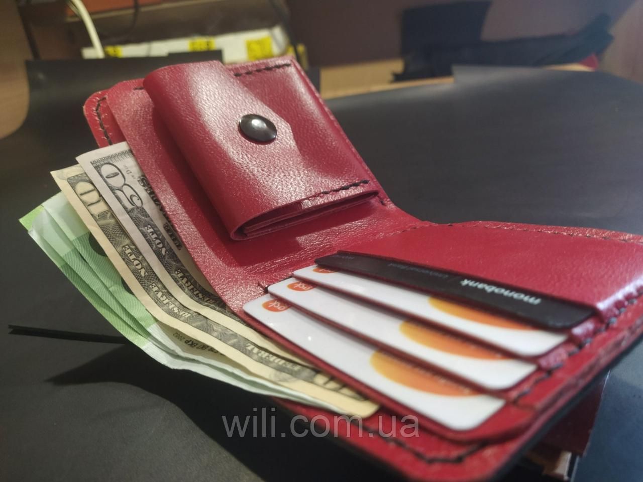 Чоловічий класичний гаманець "Red&Black" з ручним розписом.