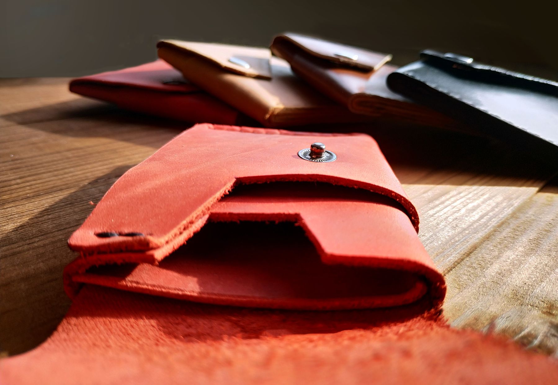 Компактний шкіряний гаманець ручної роботи "Minimalist"