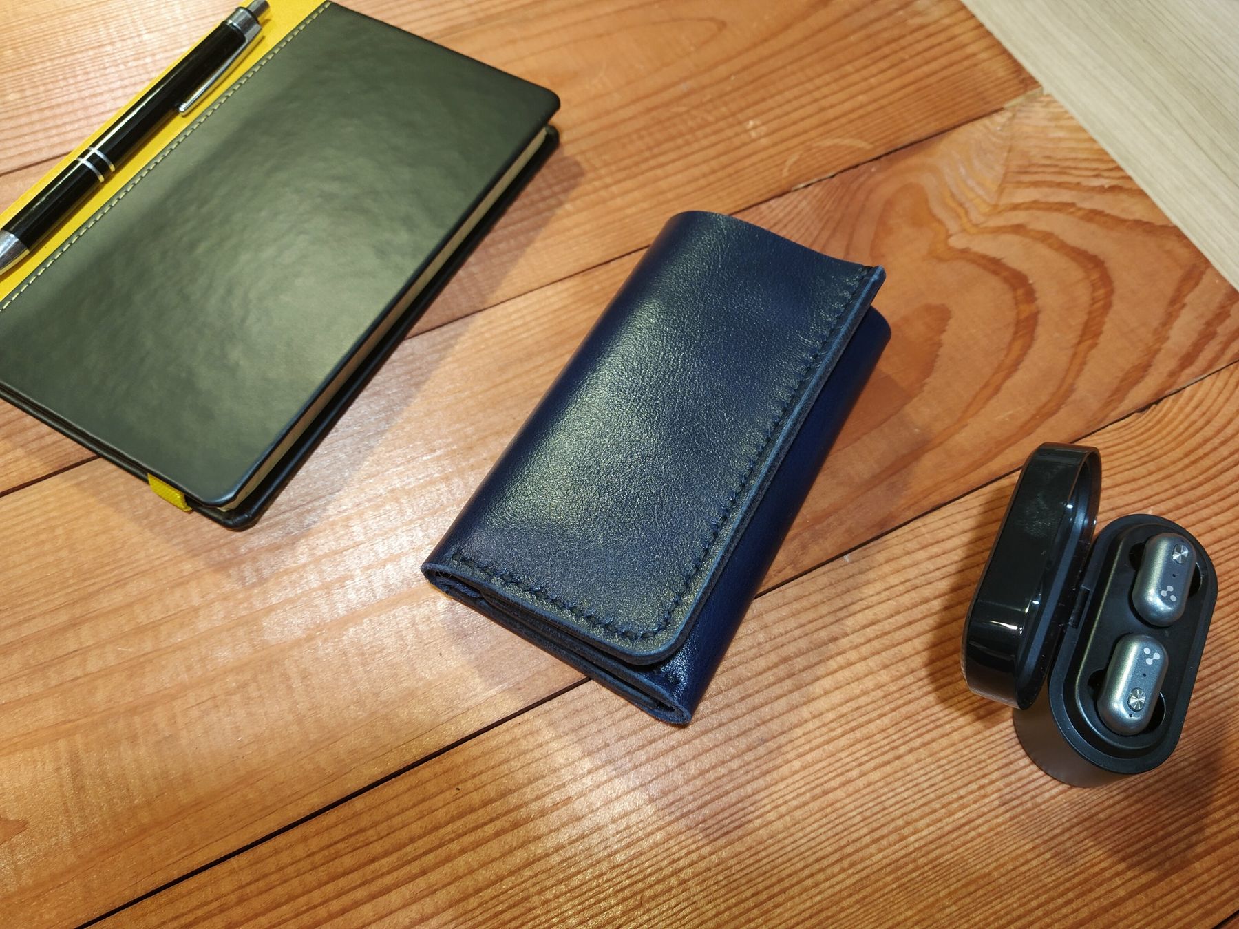 Синій гаманець зі шкіри "Mono Navi"